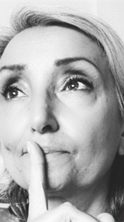 Claudia Di Palermo si è laureata in Lingua e Letteratura olandese e fiamminga all’università di Roma La Sapienza. Negli ultimi venticinque anni ha tradotto alcuni dei più importanti autori classici e contemporanei...