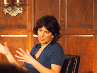 Kapka Kassabova è nata nel 1973 a Sofia, in Bulgaria, dove è cresciuta, prima di trasferirsi in Nuova Zelanda, e ora vive nelle Highlands scozzesi. Poetessa e scrittrice, scrive in inglese...