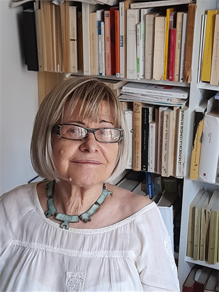 Mariolina Bertini ha insegnato Letteratura francese all'Università di Parma dal 1988 al 2017. Ha pubblicato saggi su Proust e Balzac...